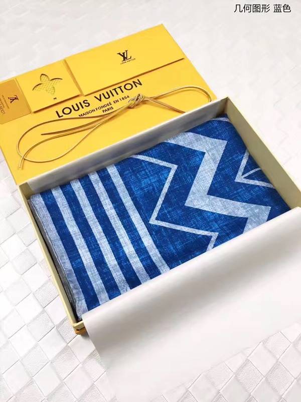 Louis Vuitton Scarf LVC00529